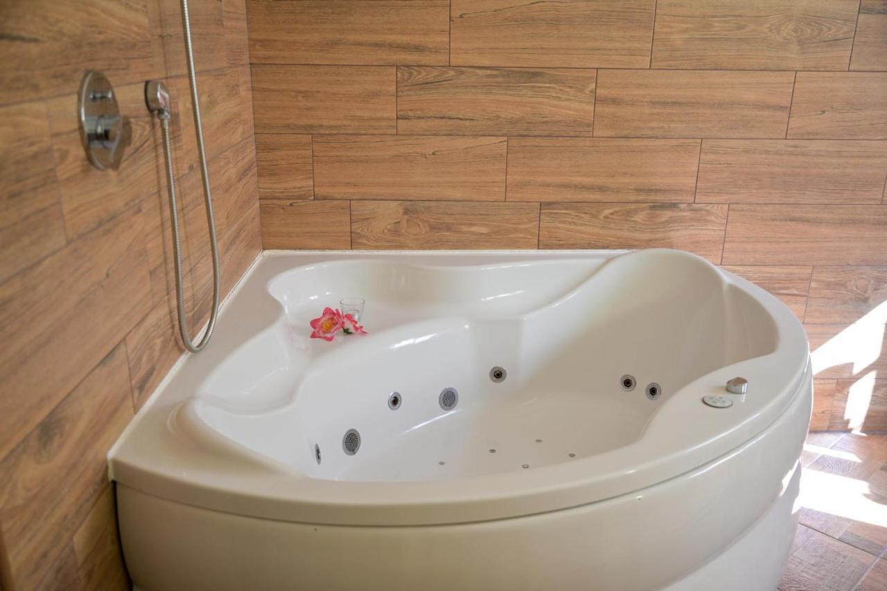 Penzion A Wellness U Trebonske Madony Ngoại thất bức ảnh
